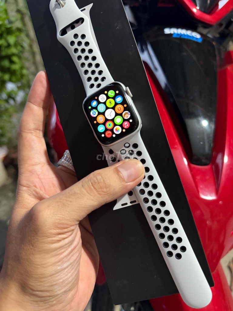 Apple Watch Series 5 Nike 40mm Trắng 99%. Mua bán Thiết bị đeo thông minh tại Huyện Cái Bè Tiền Giang được đăng bởi Dương Cổ Cò hình 1