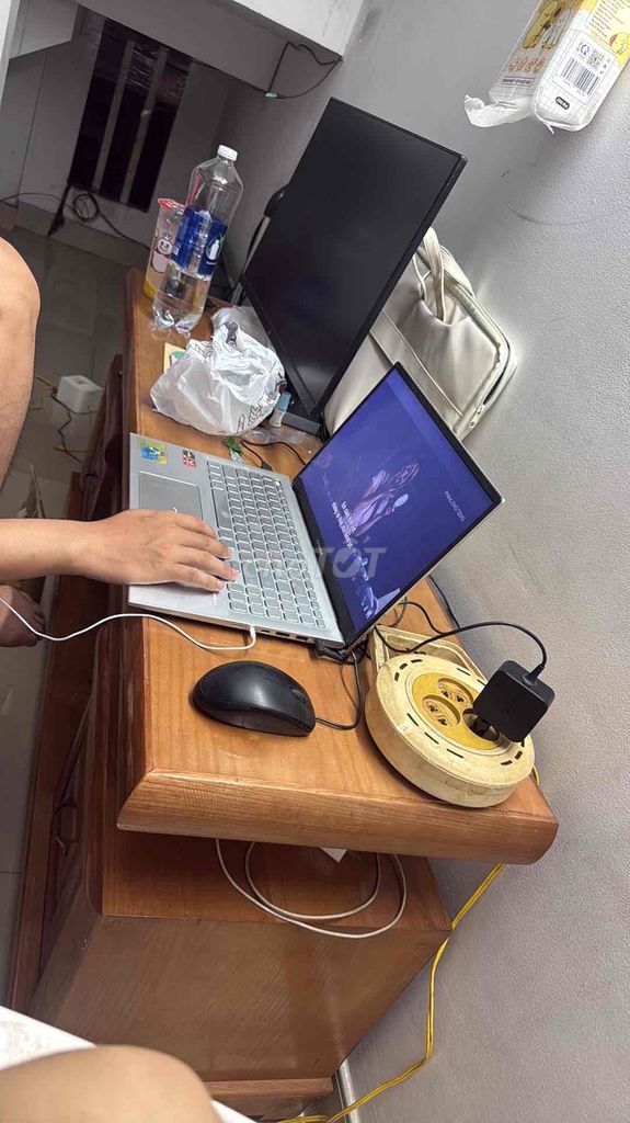 Kệ tivi gỗ xoan đào còn mới. Mua bán Tủ, kệ gia đình tại Quận 12 Tp Hồ Chí Minh được đăng bởi Hân Nguyễn hình 1