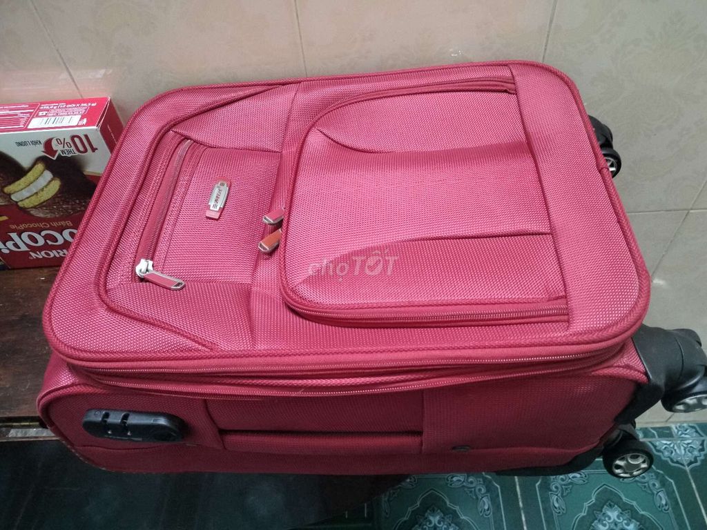 Vali kéo Miti Vải Đỏ Đã sử dụng mới 95%. Mua bán Túi xách tại Quận 10 Tp Hồ Chí Minh được đăng bởi Ms Oanh Sara hình 1