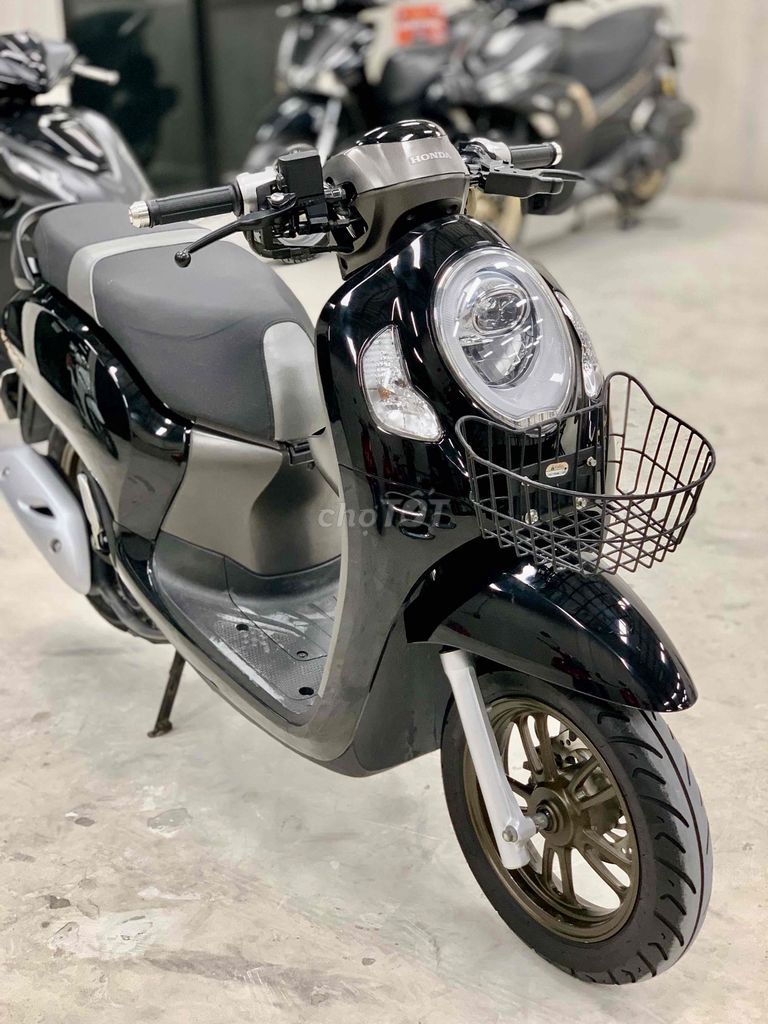 Honda Scoopy 2022 chính chủ BSTP đen bóng đẹp zin. Mua bán Xe máy tại Thành phố Thủ Đức Tp Hồ Chí Minh được đăng bởi Khương Phan hình 12