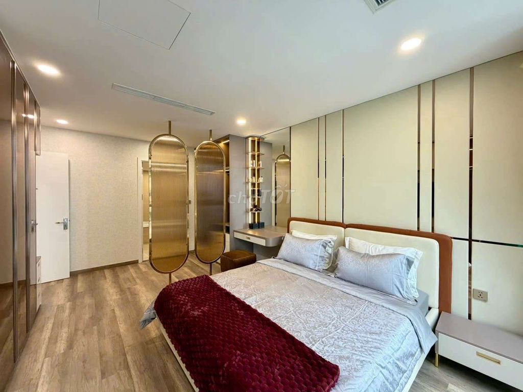 Срочно продается квартира с 4 спальнями в Vinhomes Central Park
