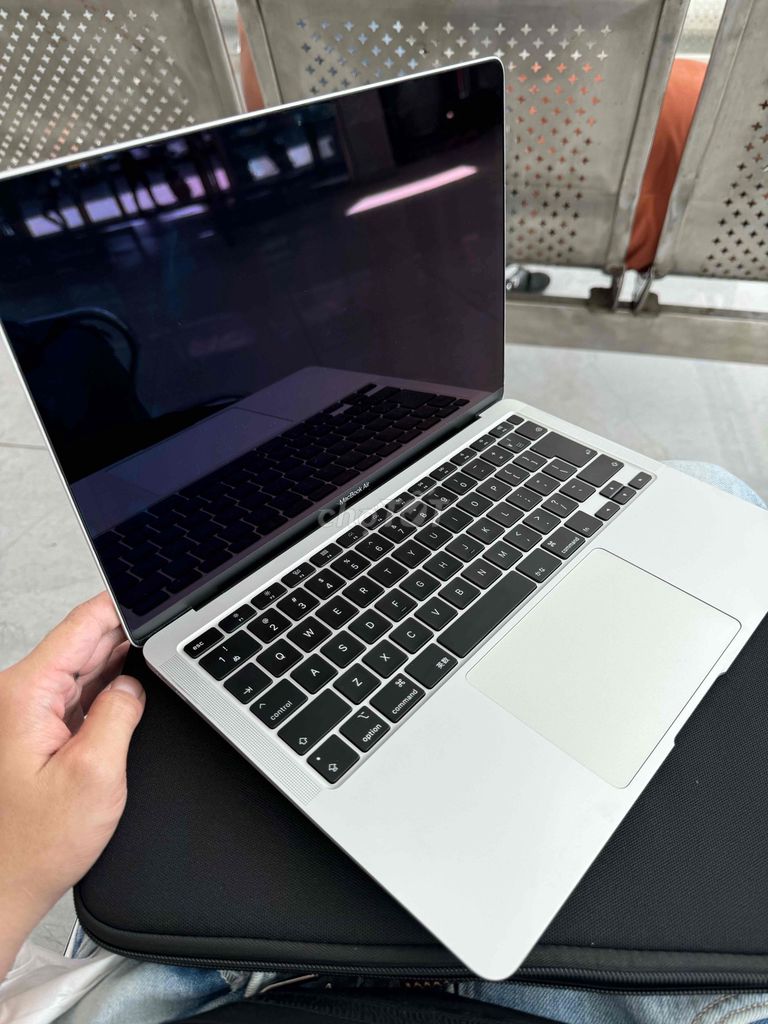 Apple Macbook Air 2020 i5 8GB/512GB mới 98%. Mua bán Laptop tại Quận Bình Thuỷ Cần Thơ được đăng bởi Lululola hình 1