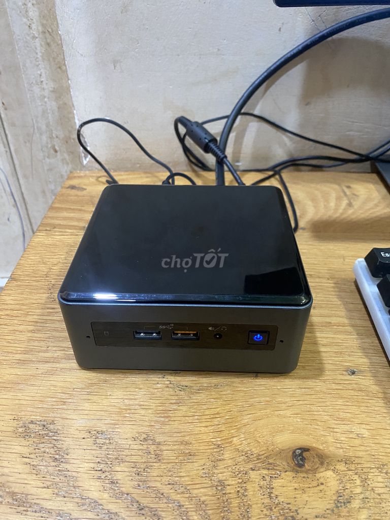 PC Mini NUC 8i5BEH i5 8259U/8/SSD256 WifiBluetooth