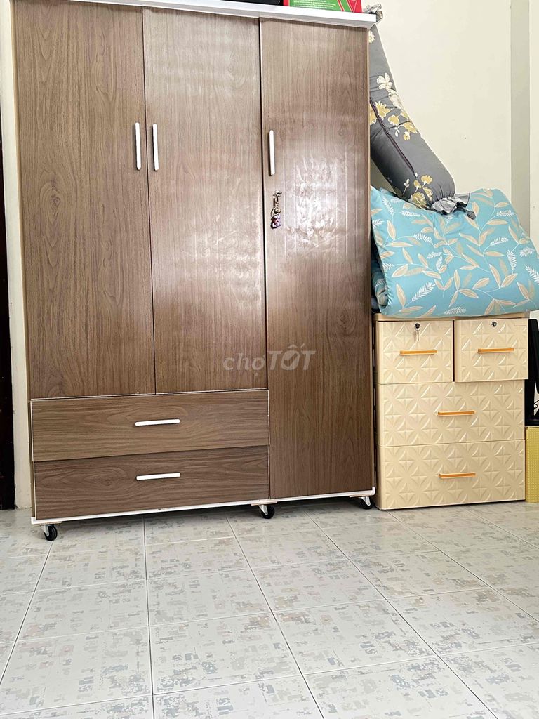 Tủ quần áo gỗ nâu đã sử dụng. Mua bán Tủ, kệ gia đình tại Quận Phú Nhuận Tp Hồ Chí Minh được đăng bởi Hoàng hình 1