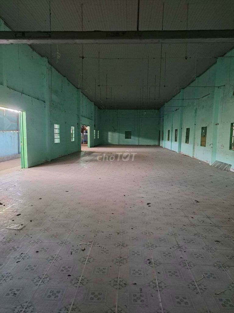 Cho thuê xưởng DT 1200m2 có văn phòng giá rẻ tại Tân Xuân