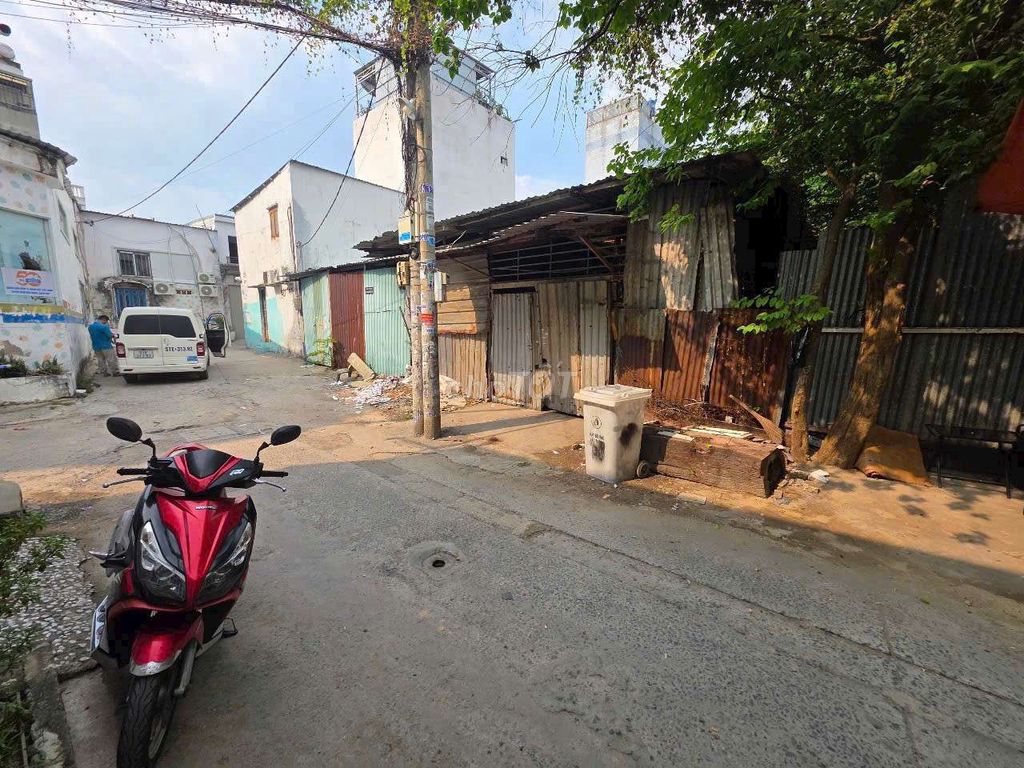 Đất Nguyễn Văn Quá Sát Tô Ký dt 5x22 giá 6 Tỷ hxh Thông