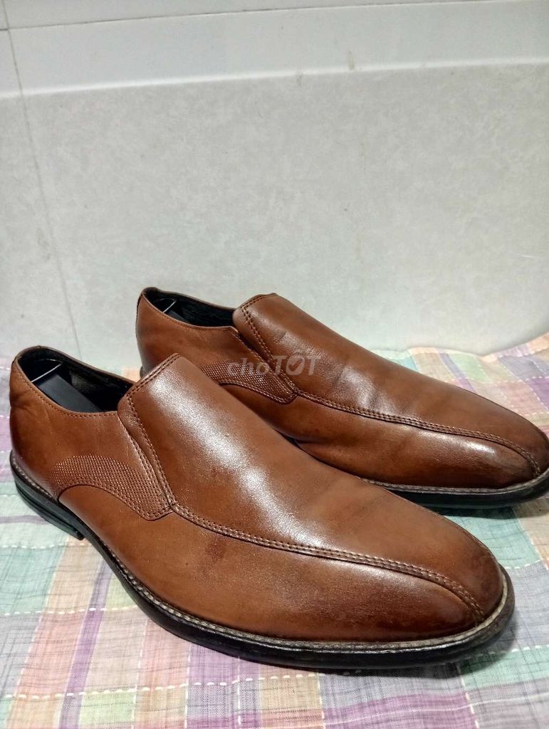 Giày da bò Clarks, Anh Quốc