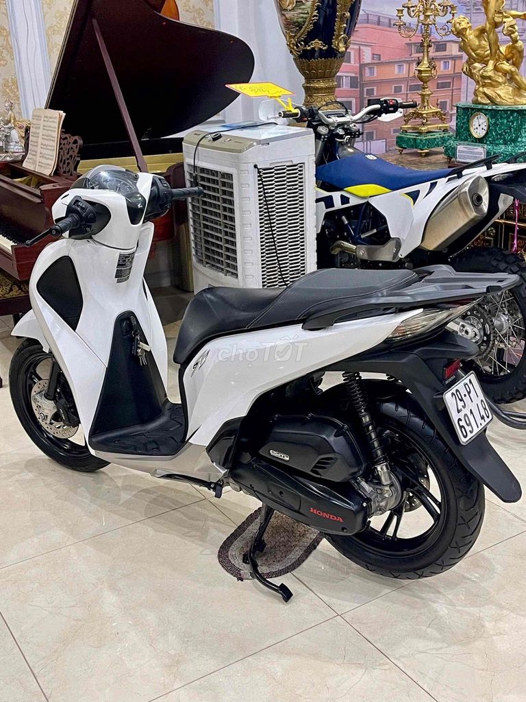 XE MÁY 68 - Honda Sh 150 CBS 2018 Trắng Sport. Mua bán Xe máy tại Quận Hai Bà Trưng Hà Nội được đăng bởi Đức Anh hình 5