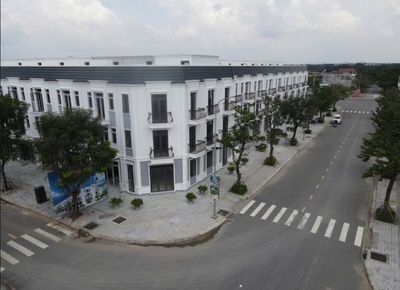 Cần bán Shophouse 1 trệt 3 lầu trực chính đường 18m.Giá 4 tỷ 040 (VAT). Mua bán văn phòng, mặt bằng kinh doanh tại Thành phố Thủ Dầu Một Bình Dương được đăng bởi Dang Hoang Anh
