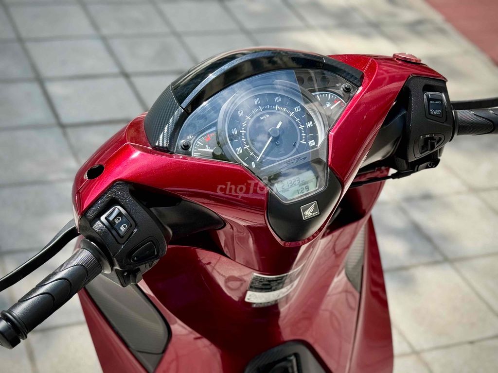 Honda SH125 CBS 2018 Красное спортивное море Красивый автомобильный столб Keng