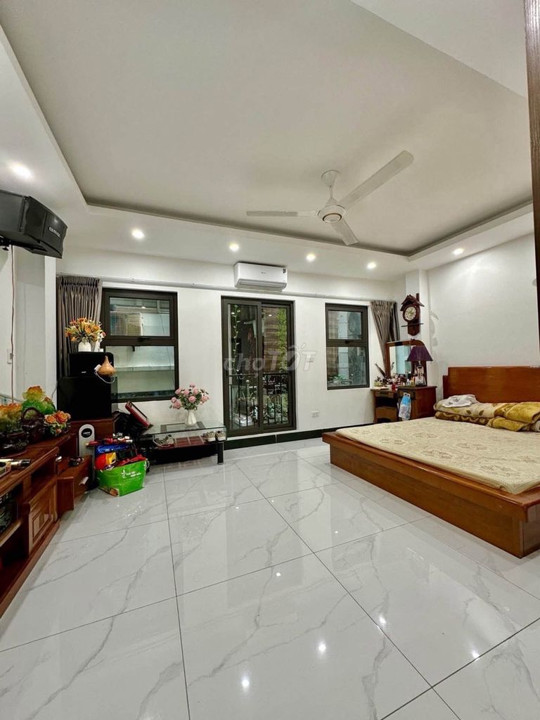 Дом на улице Чан Кхат Тчан, рядом с дорогой, лифт, 40 м², 13.5 млрд