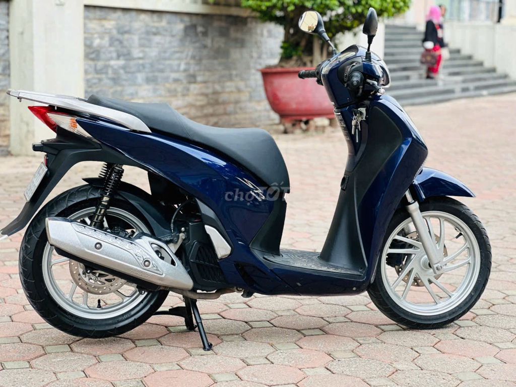 HONDA SH 125 MÀU XANH TÍM HÀNG HIẾM 1 CHỦ ĐI. Mua bán Xe máy tại Quận Nam Từ Liêm Hà Nội được đăng bởi TÙNG LÂM hình 4