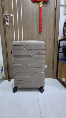 Vali LUG size 28 – màu be, khóa số TSA. Mua bán Túi xách tại Quận Tân Phú Tp Hồ Chí Minh được đăng bởi Thư Quỳnh