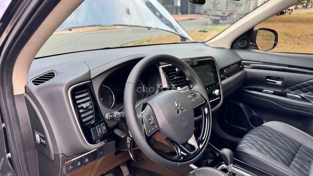 Mitsubishi Outlander 2024 Premium 2.0 CVT - 18000. Mua bán Ô tô tại Thị xã Cai Lậy Tiền Giang được đăng bởi TUÂN hình 7