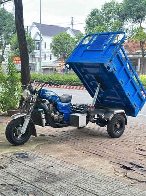 Xe có Ben Máy 200 phuộc đơn sườn Y thung 1m3 x1m8. Mua bán Phương tiện khác tại Thành phố Thủ Dầu Một Bình Dương được đăng bởi Cơ Sở Sản Xuất và Cung Cấp Các Loại Phụ Tùng Xe Ba Gác hình 1