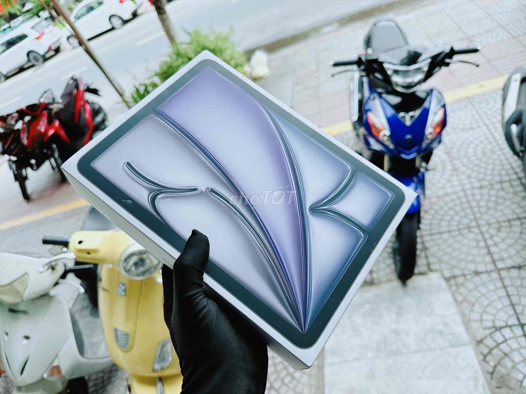iPad Air 8 M4 128G Wifi Xám FPTShop newseal 100%. Mua bán Máy tính bảng tại Quận Hải Châu Đà Nẵng được đăng bởi TUẤN LUXURY MOBILE ĐÀ NẴNG hình 1
