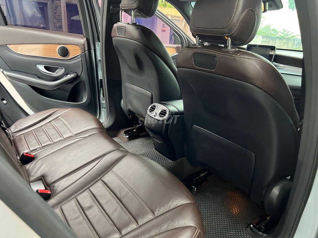 Mercedes Benz GLC 2018 250 4MATIC - 79999 km. Mua bán Ô tô tại Quận Long Biên Hà Nội được đăng bởi AUTO TÂN HƯNG THỊNH hình 15