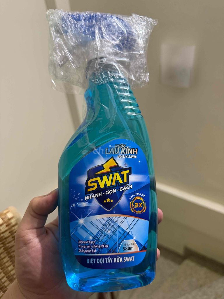 Nước lau kính SWAT 580ml Xanh dương. Mua bán Thiết bị vệ sinh, nhà tắm tại Quận Hoàng Mai Hà Nội được đăng bởi Vũ Việt Tùng hình 1
