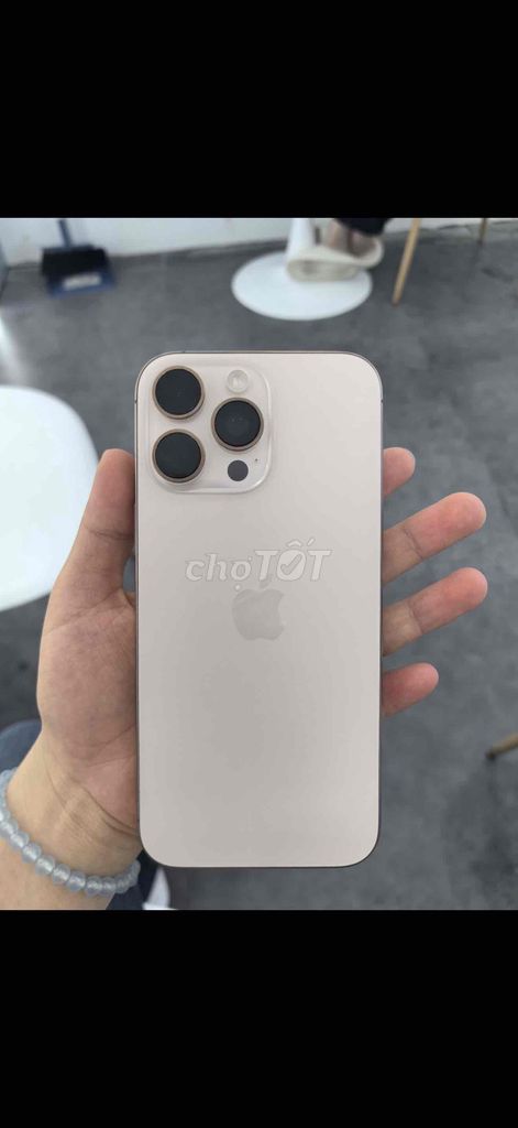 iPhone 16 Pro Max 256GB Gold Quốc Tế. Mua bán Điện thoại tại Quận Phú Nhuận Tp Hồ Chí Minh được đăng bởi Mỹ Linh hình 1