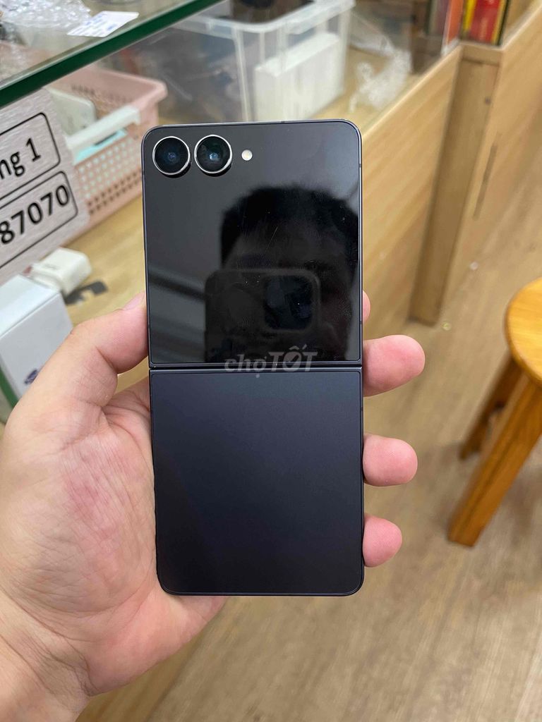 Samsung Z Flip 7 256GB Đen. Mua bán Điện thoại tại Quận Đống Đa Hà Nội được đăng bởi HaNoiMobile HT  hình 1