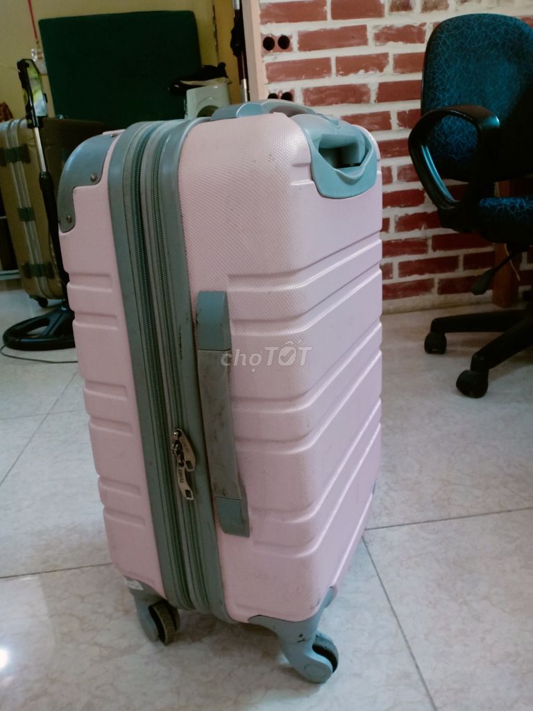 Vali kéo nữ size nhỏ hồng 60cm đã dùng. Mua bán Túi xách tại Quận Tây Hồ Hà Nội được đăng bởi Thiện An hình 1