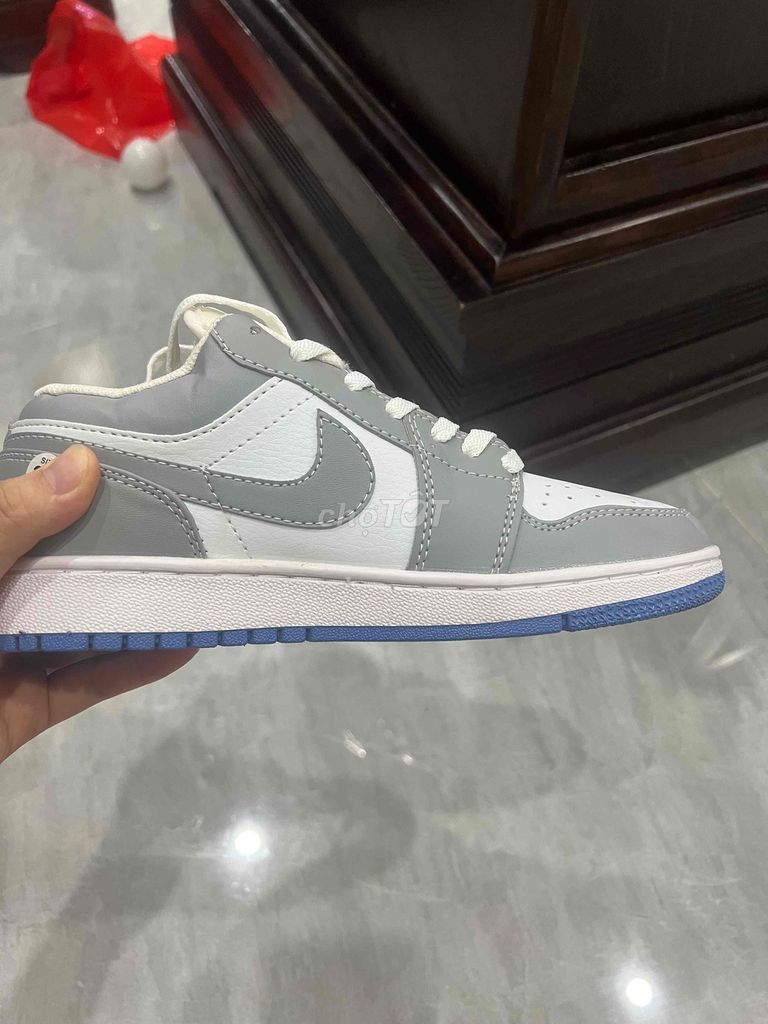 Giày thể thao Nike Jd1 xám trắng sz 38 và 39. Mua bán Giày dép tại Quận Dương Kinh Hải Phòng được đăng bởi Trần Thị Liên hình 1