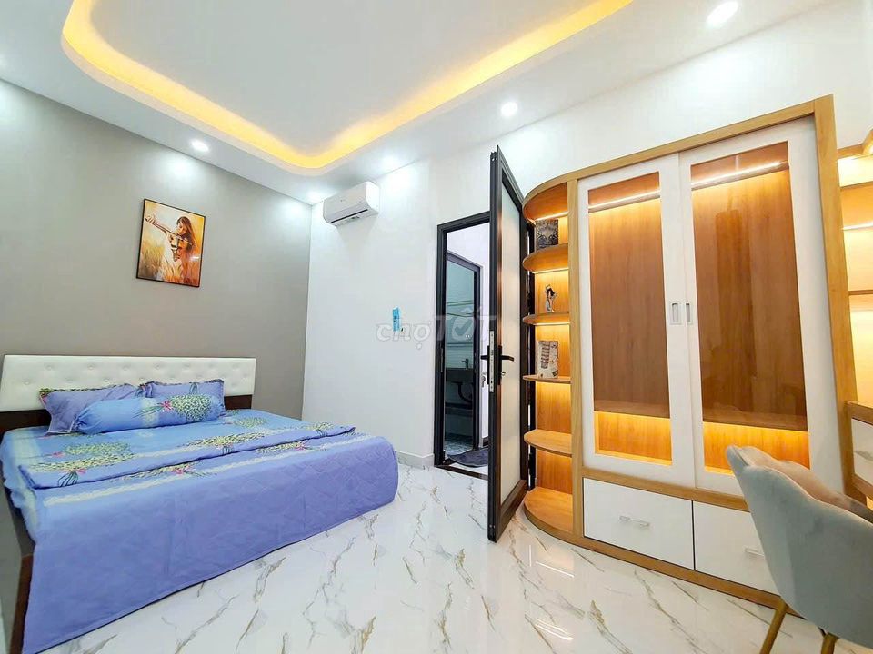 Bán Nhà 2 lầu , 4 phòng ngủ , hẻm 7m nhựa , Cách AEON Tân Phú 7p