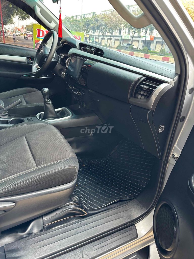 Toyota Hilux 2018 2.4G 4x4 MT - Hàng hiếm. Mua bán Ô tô tại Thành phố Buôn Ma Thuột Đắk Lắk được đăng bởi Trương Thanh hình 8