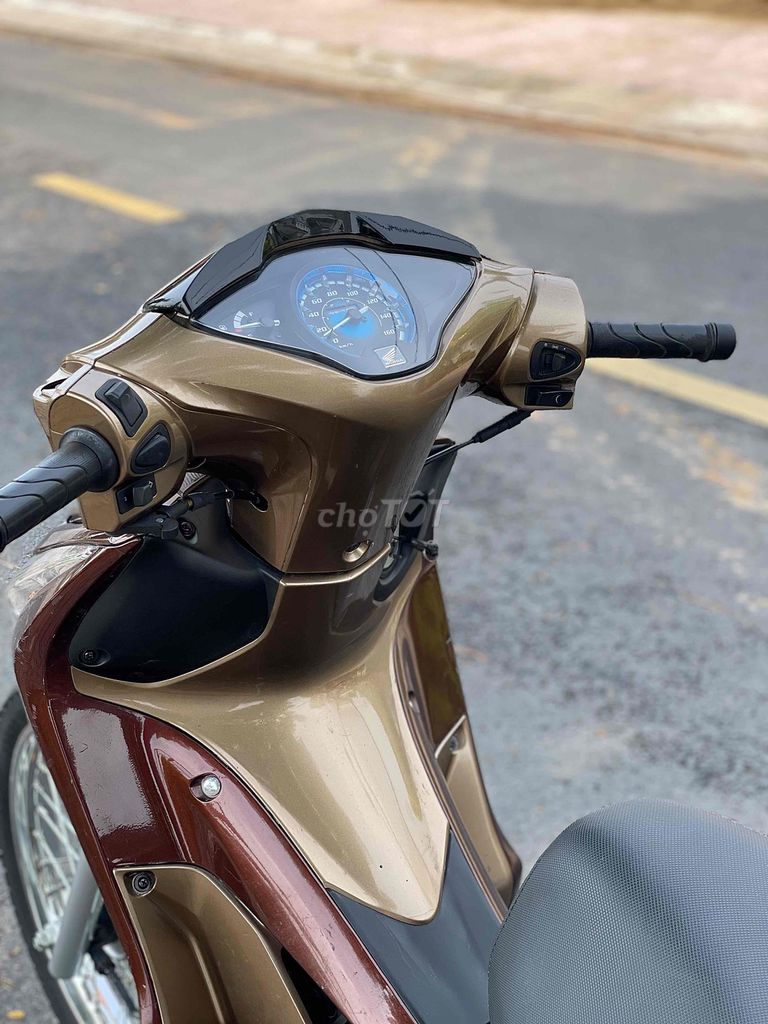 đưa trước 10 củ nhận xe. Mua bán Xe máy tại Quận 8 Tp Hồ Chí Minh được đăng bởi thái hoàng hình 7