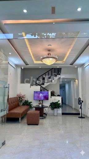 Nhà 2 tầng mới đẹp 3pn rộng mặt tiền ỷ lan nguyên phi