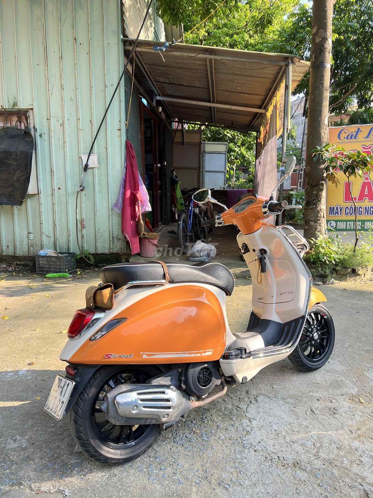 Специальное предложение Piaggio Vespa Sprint 2020, оранжево-белый