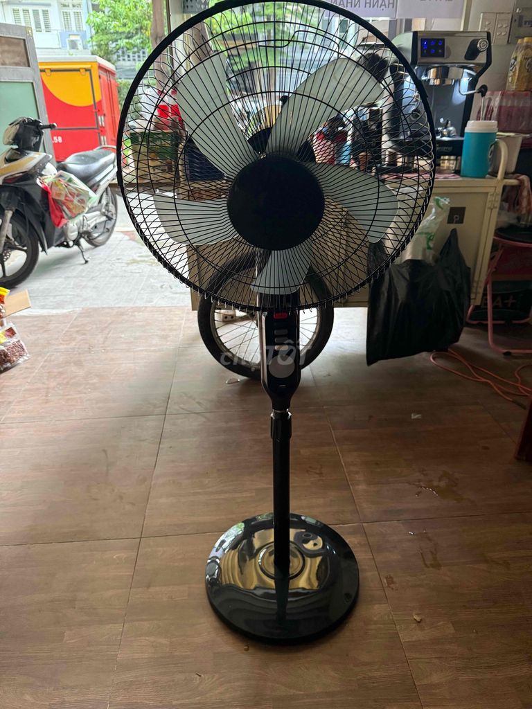 Quạt đứng màu Đen. Mua bán Quạt tại Quận Bình Thạnh Tp Hồ Chí Minh được đăng bởi Như Giọt Sương hình 1