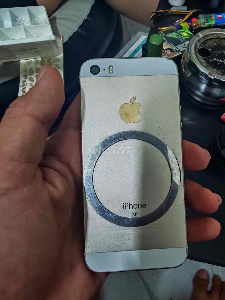 Apple iPhone SE 2016 32GB Vàng. Mua bán Điện thoại tại Thành phố Thủ Đức Tp Hồ Chí Minh được đăng bởi Đỗ Tường Vy hình 1