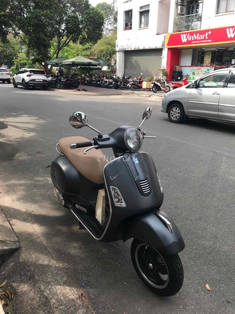 Vespa GTS 4 val nhập  Italy . Zin cọp trùm mền