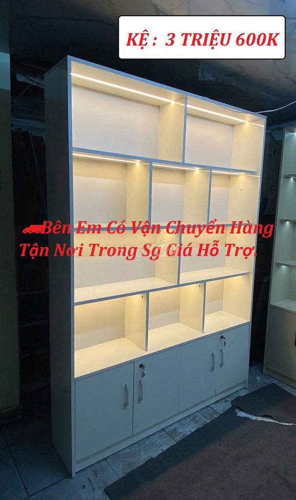 KỆ TỦ TRƯNG BÀY SẢN PHẨM 140X200X30CM CÓ LED MỚI. Mua bán Tủ, kệ gia đình tại Quận Gò Vấp Tp Hồ Chí Minh được đăng bởi NỘI THẤT XƯỞNG VÁN GỖ TÂN BÌNH  hình 1