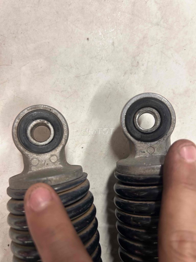 Phuộc sau Honda SH Ý zin theo xe. Mua bán Phụ tùng xe tại Quận Tân Phú Tp Hồ Chí Minh được đăng bởi Phúc Bảo hình 3