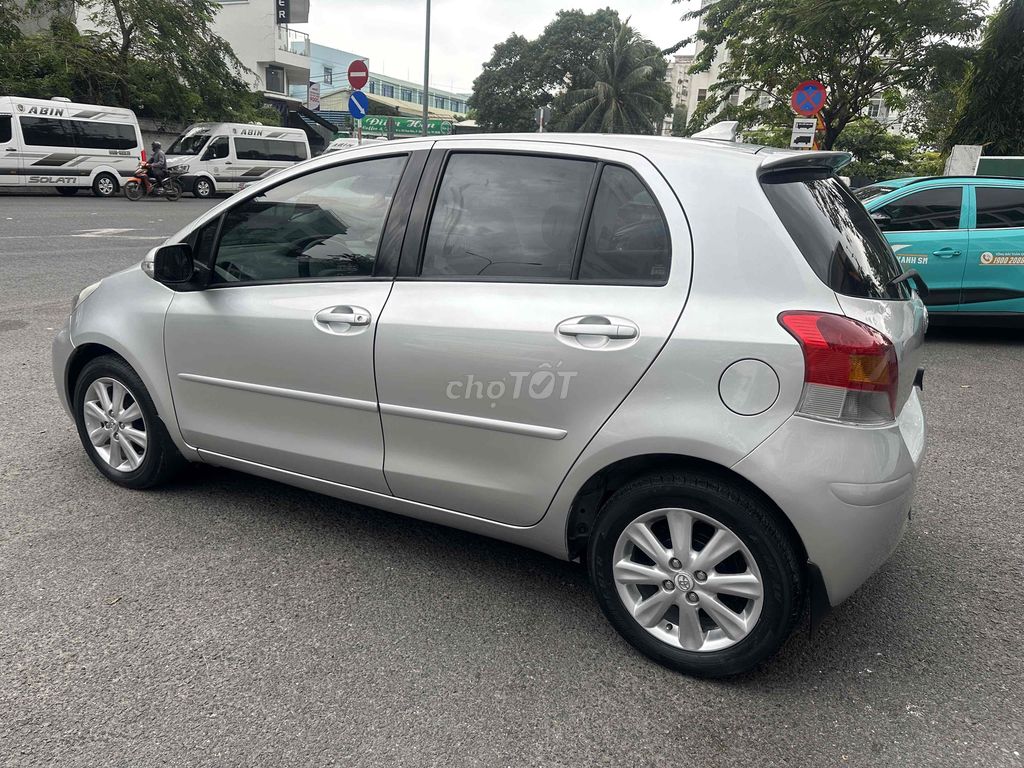 Toyota Yaris 2011 photo 4
