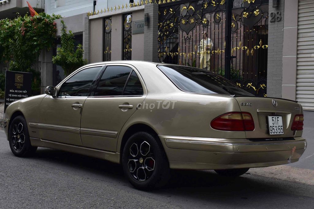 Mercedes-Benz E240 W210 2001 Vàng cát. Mua bán Ô tô tại Quận 8 Tp Hồ Chí Minh được đăng bởi Nguyễn Thế Dũng hình 4