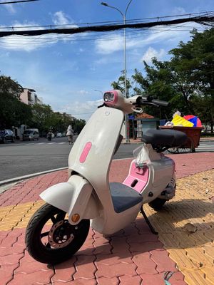 Xe dap điện Trắng hồng Mới 99,9%. Mua bán Xe điện tại Quận 8 Tp Hồ Chí Minh được đăng bởi xediengiasi
