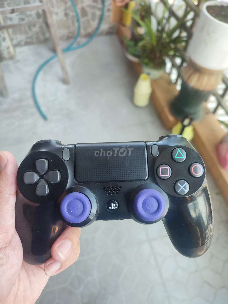Tay cầm PS4 chính hãng. Mua bán Thiết bị chơi game tại Thành phố Huế Thừa Thiên Huế được đăng bởi Gôn hình 1