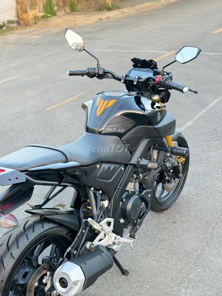 Черная ручная тележка Yamaha MT-15