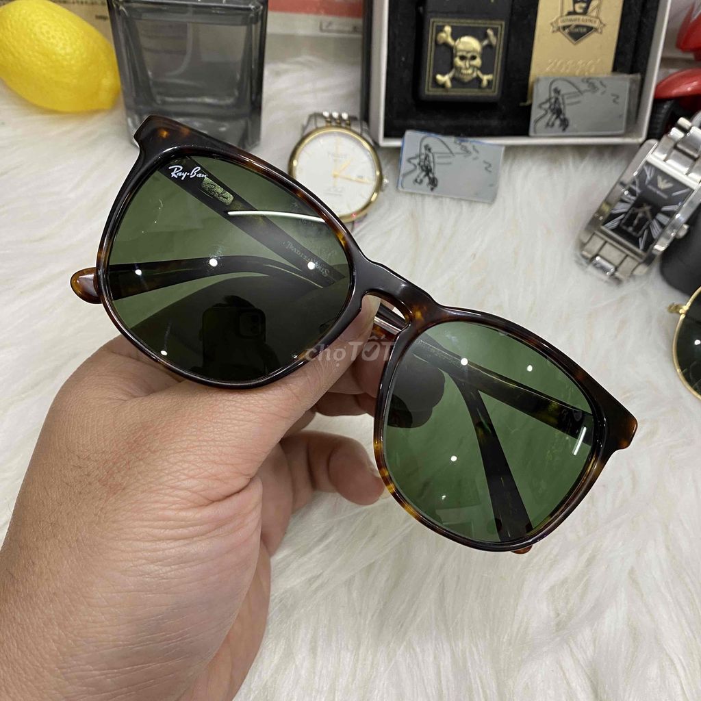 Kính rayban  cũ chính hãng kissena còn đẹp