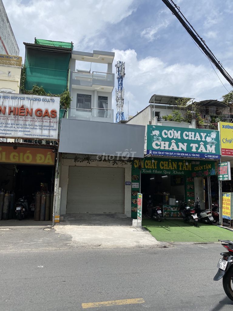 MTKD Tân Kỳ Tân Quý, 4*22, 1 trệt, 2 lầu, sân thượng, sân đậu xe hơi.