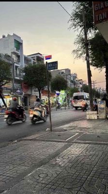 cho thuê 1 phòng rộng rãi, có ban công, bếp và wc riêng giá 2tr7