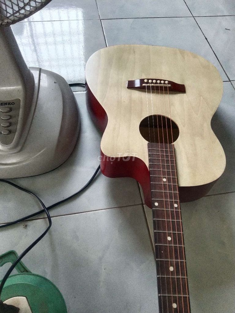 Đàn guitar gỗ nâu đỏ. Mua bán Nhạc cụ tại Huyện Lai Vung Đồng Tháp được đăng bởi hội hình 1