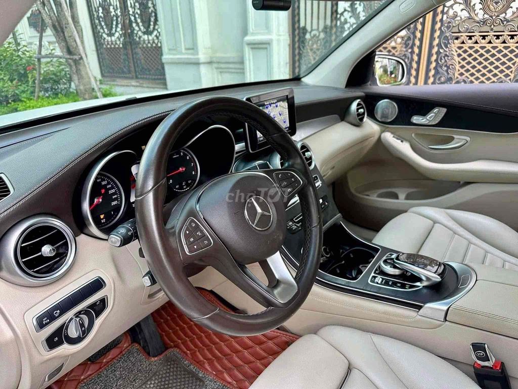 Mercedes Benz GLC Class 2017 300 - 99999 km. Mua bán Ô tô tại Thành phố Thủ Đức Tp Hồ Chí Minh được đăng bởi Rinz hình 3