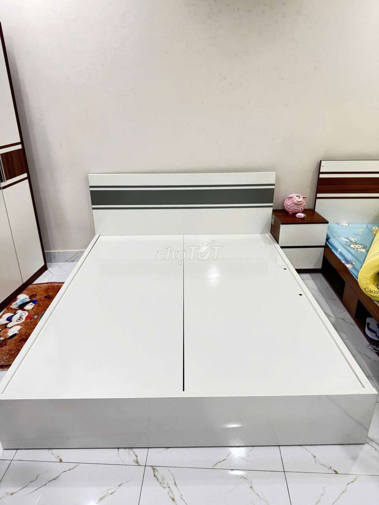 Giường ngủ 1m6x2m Trắng Gỗ. Mua bán Giường, chăn ga gối nệm tại Quận 1 Tp Hồ Chí Minh được đăng bởi The Olive Steakhouse hình 1