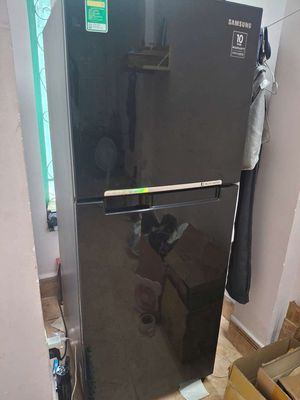 Tủ lạnh Samsung còn mới keng. Mua bán Tủ lạnh tại Quận 8 Tp Hồ Chí Minh được đăng bởi Cathy