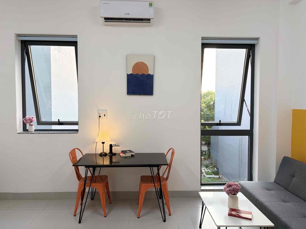 Sinh viên trường - UEH N- VĂN HIẾN HUNG HAU - ĐƯỜNG NGUYỄN VĂN LINH  v