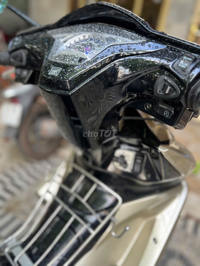 Honda Air Blade Vàng cát, Đen. Mua bán Xe máy tại Huyện Trảng Bom Đồng Nai được đăng bởi phương hình 3